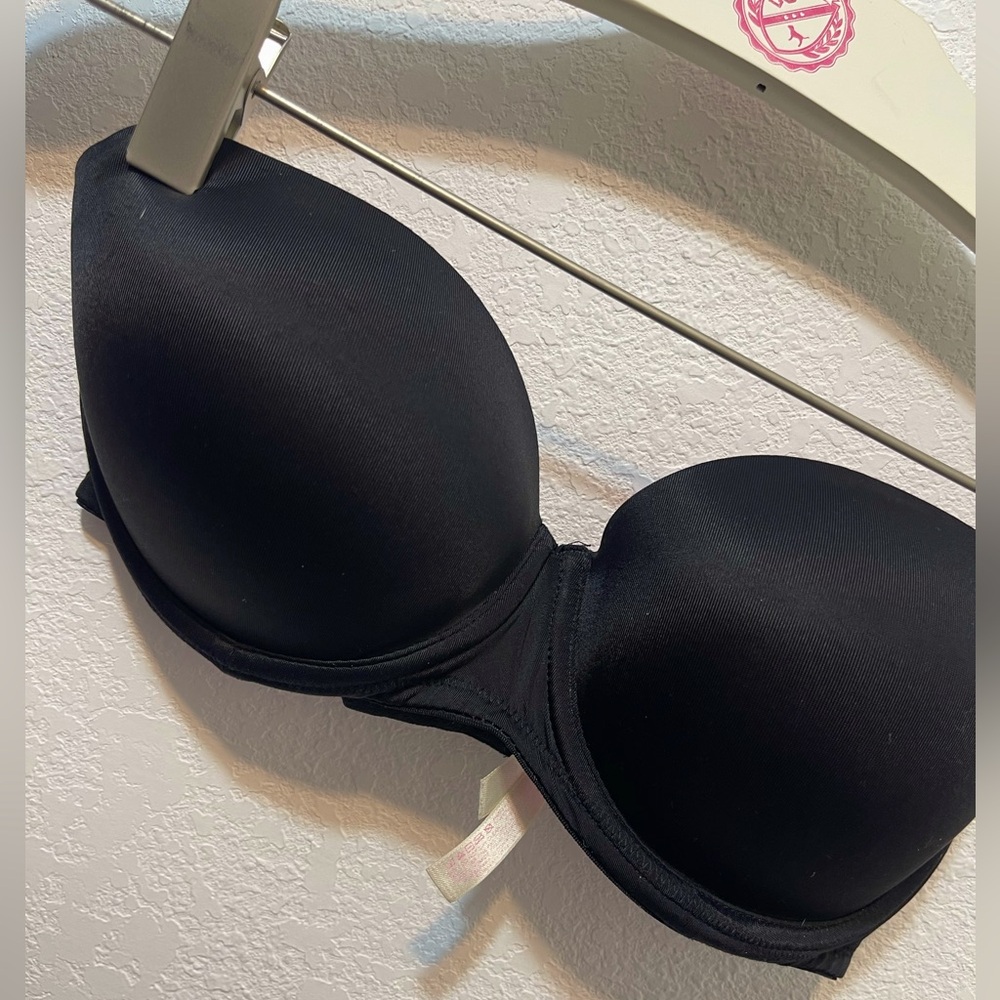 Victoria’s Secret bombshell strapless push up bra